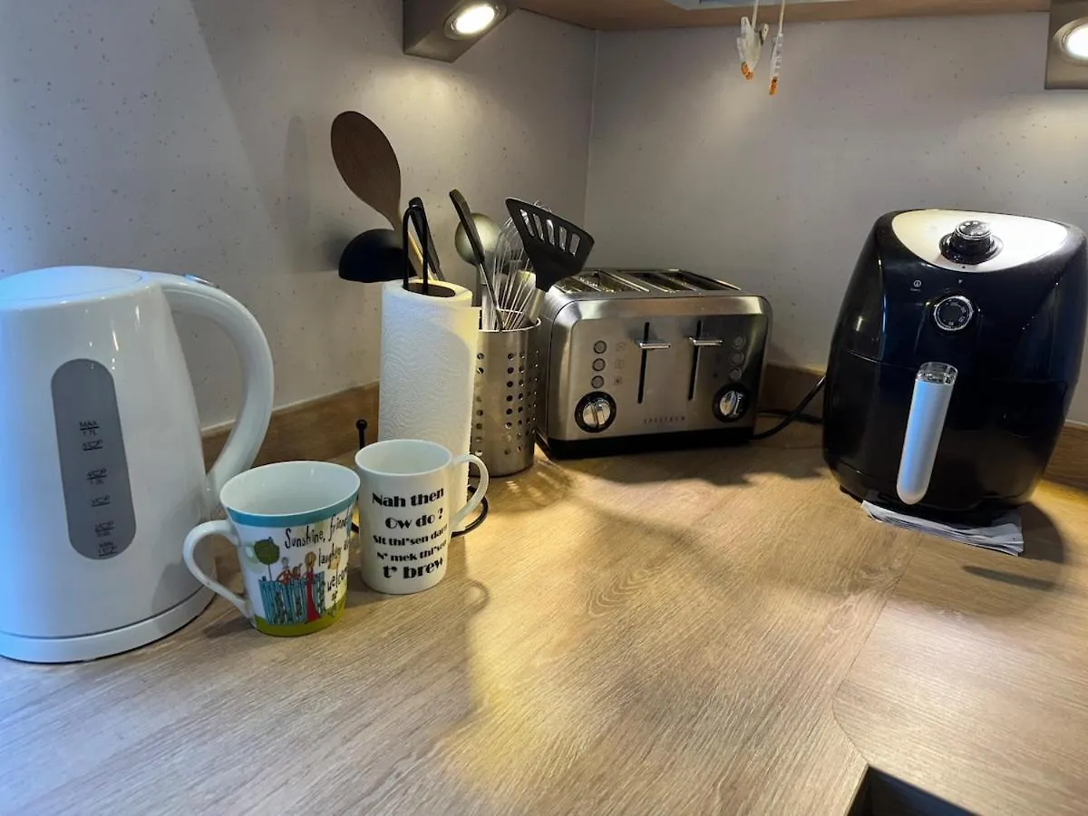 Calm Oasis Honley Bridgeヴィラ 別荘